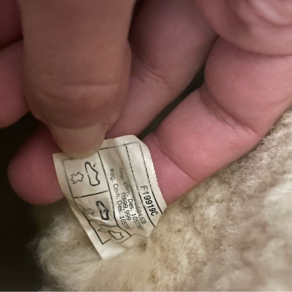 Chestnut Bailey Button II UGG boots - Picture 4 of 6